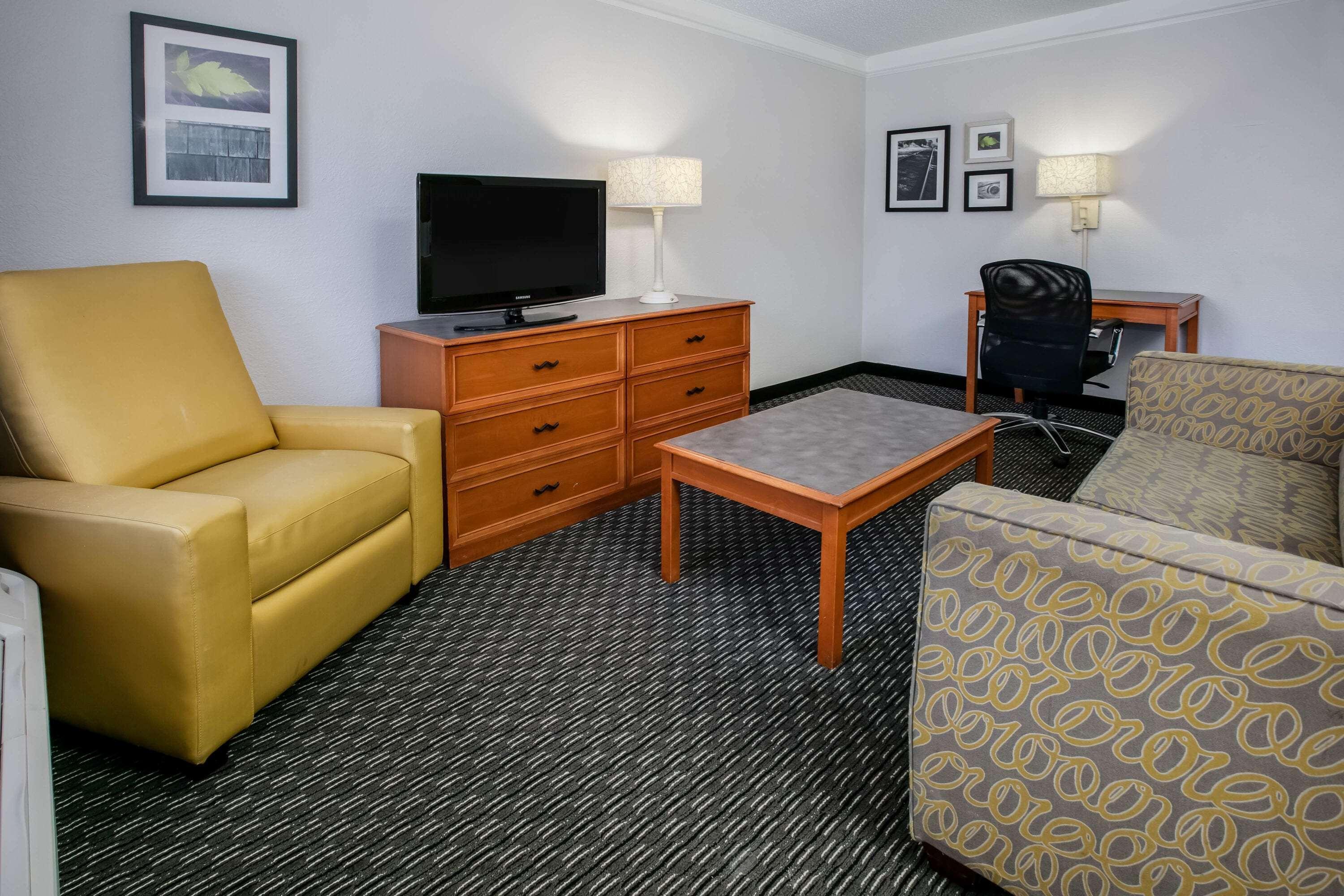La Quinta Inn By Wyndham Dallas Uptown Exterior photo