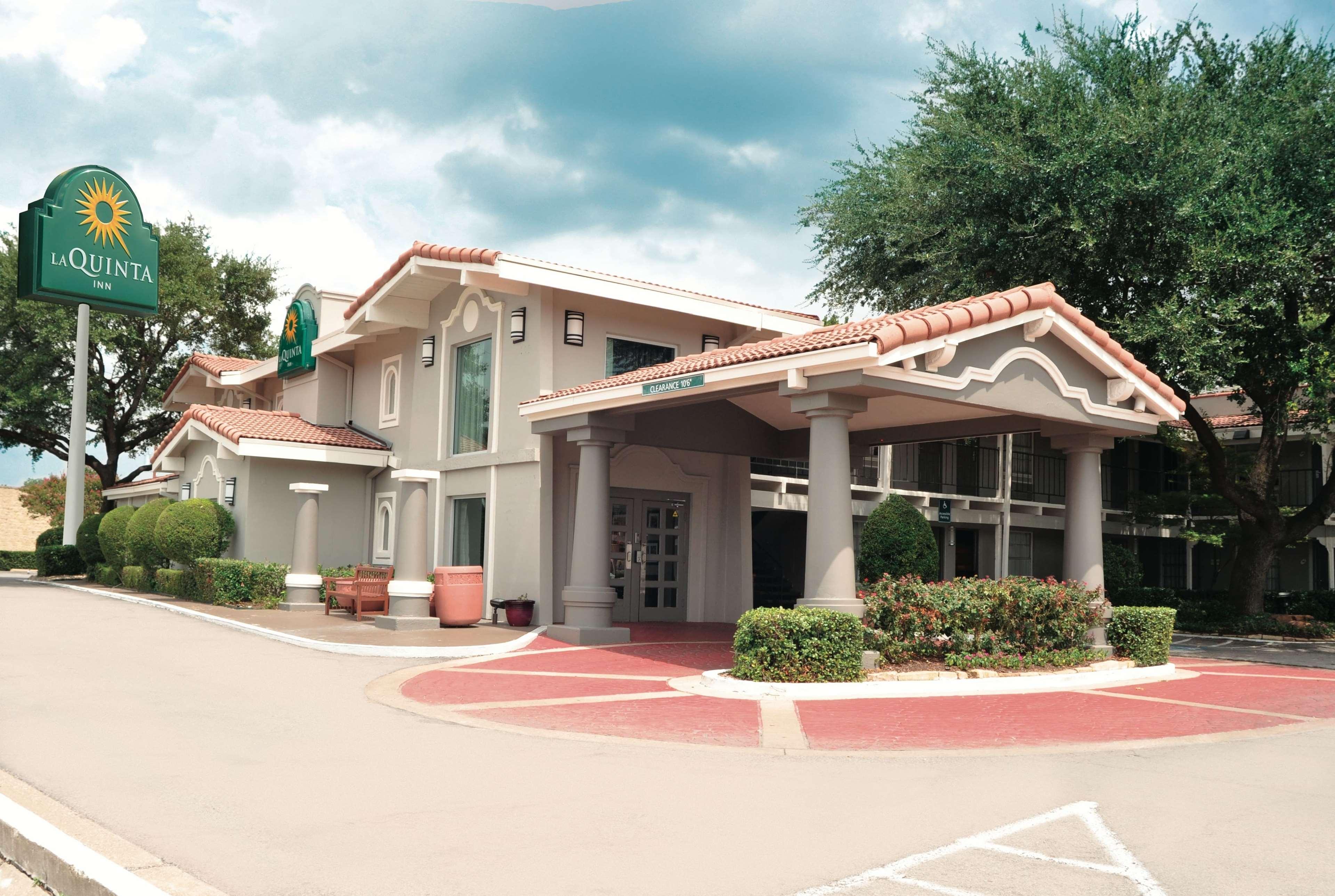 La Quinta Inn By Wyndham Dallas Uptown Exterior photo