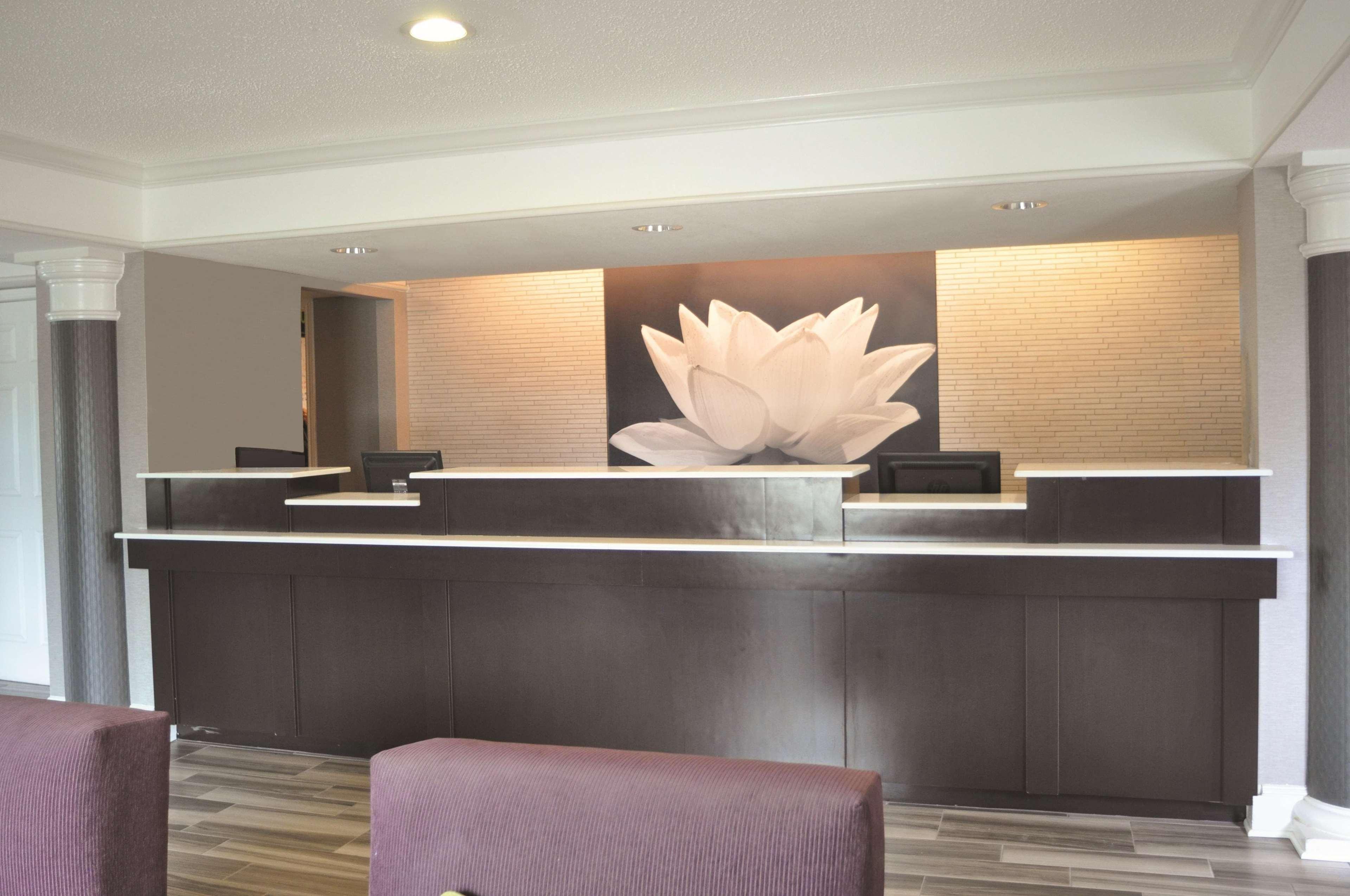 La Quinta Inn By Wyndham Dallas Uptown Exterior photo