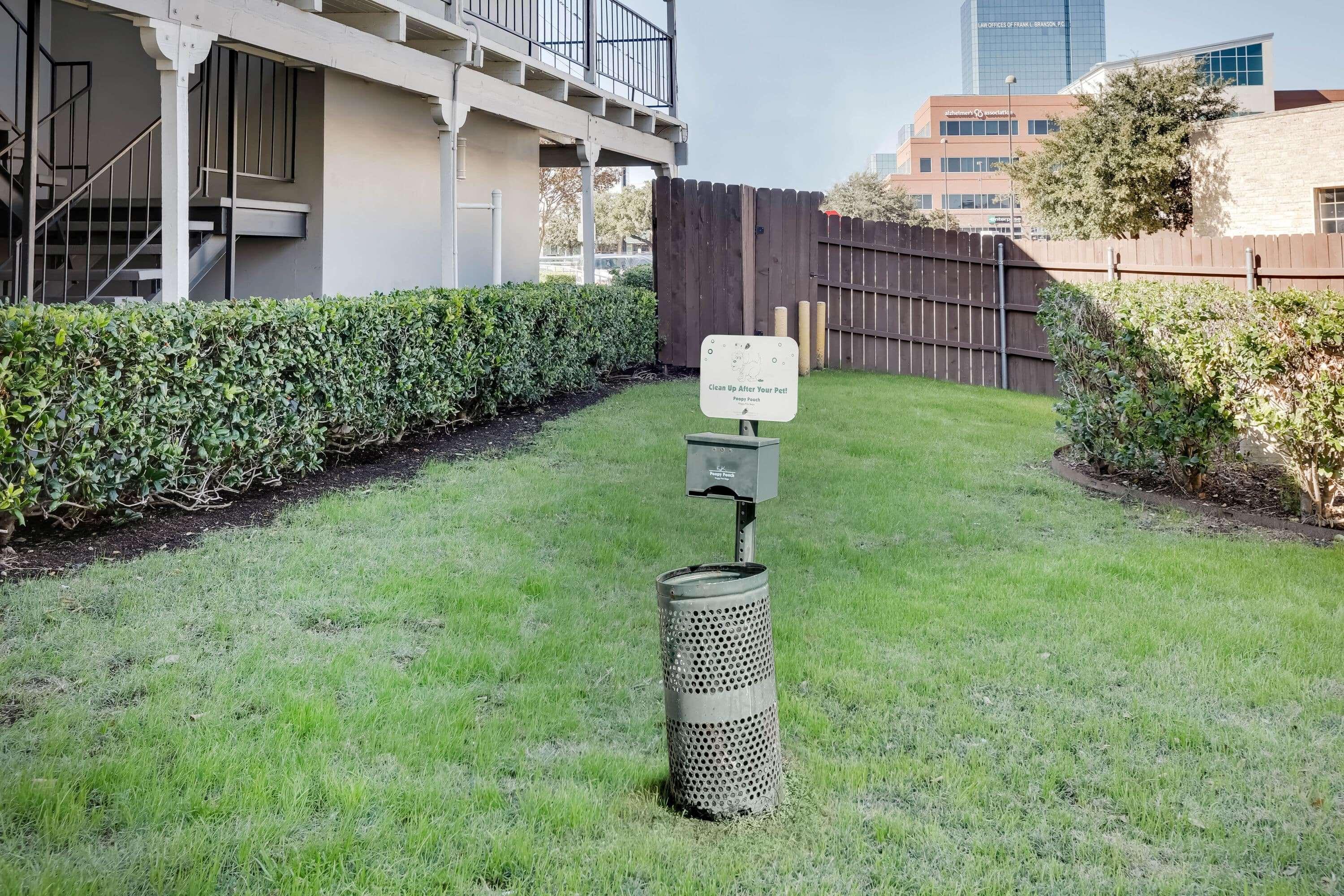 La Quinta Inn By Wyndham Dallas Uptown Exterior photo