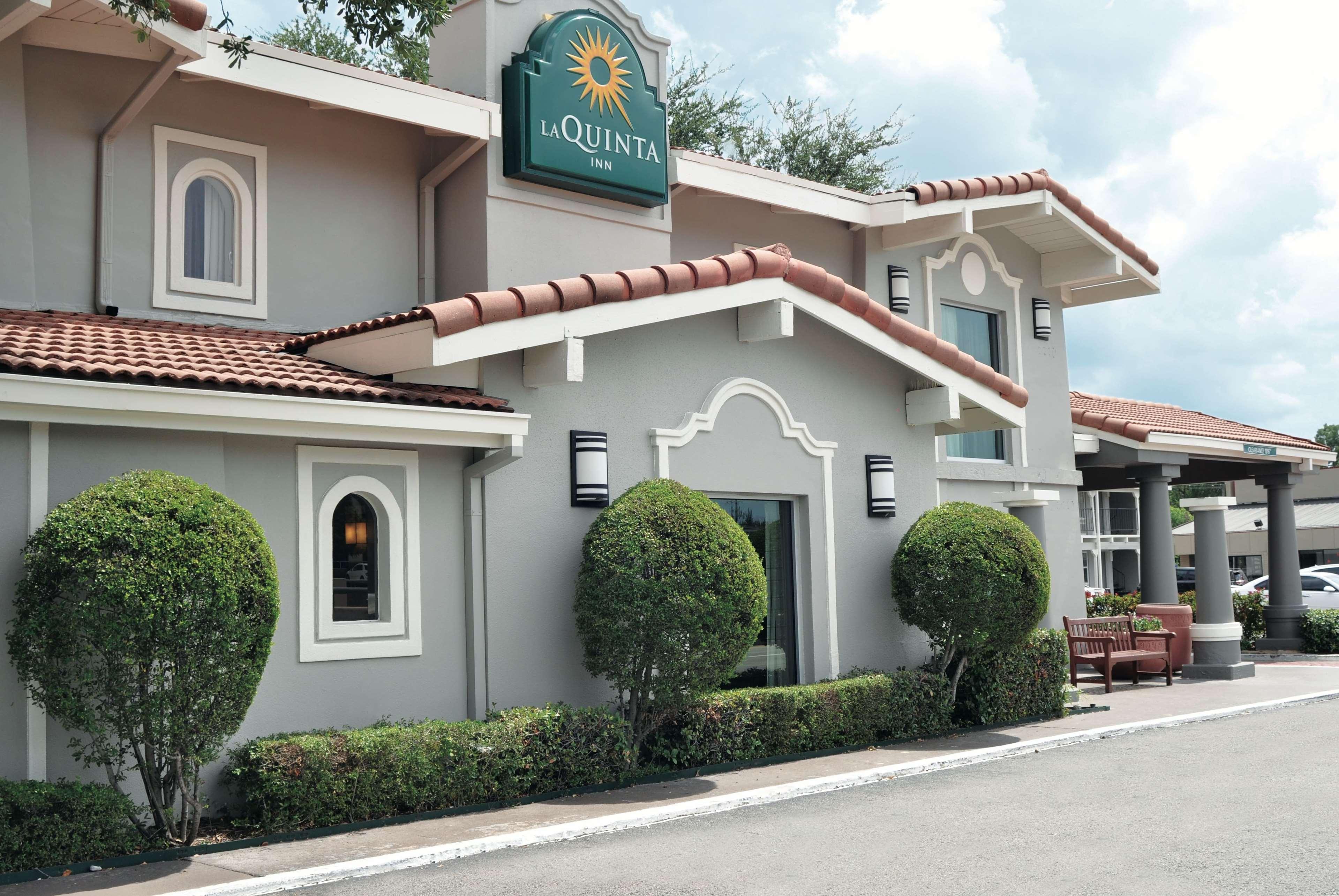 La Quinta Inn By Wyndham Dallas Uptown Exterior photo