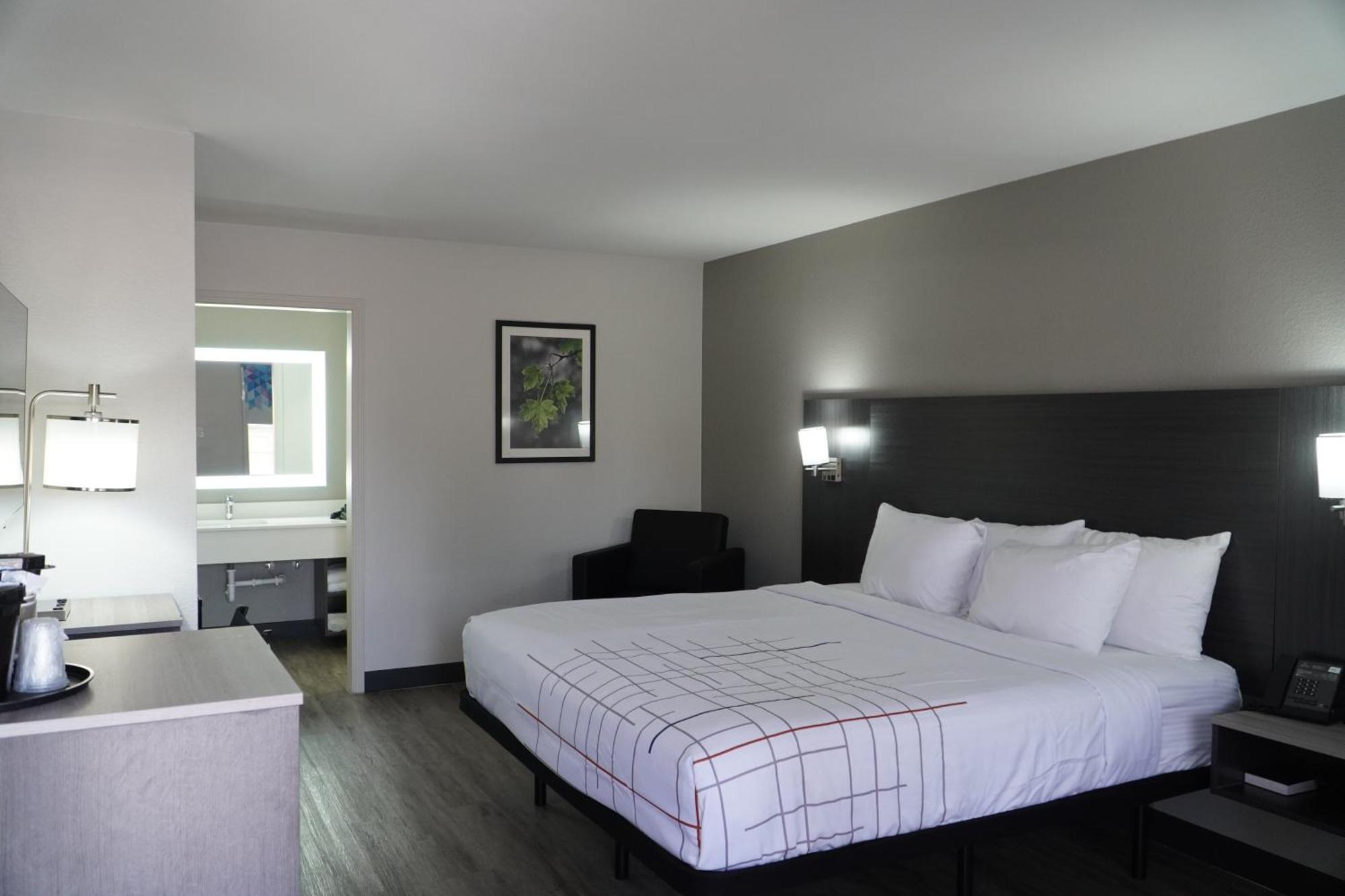 La Quinta Inn By Wyndham Dallas Uptown Exterior photo