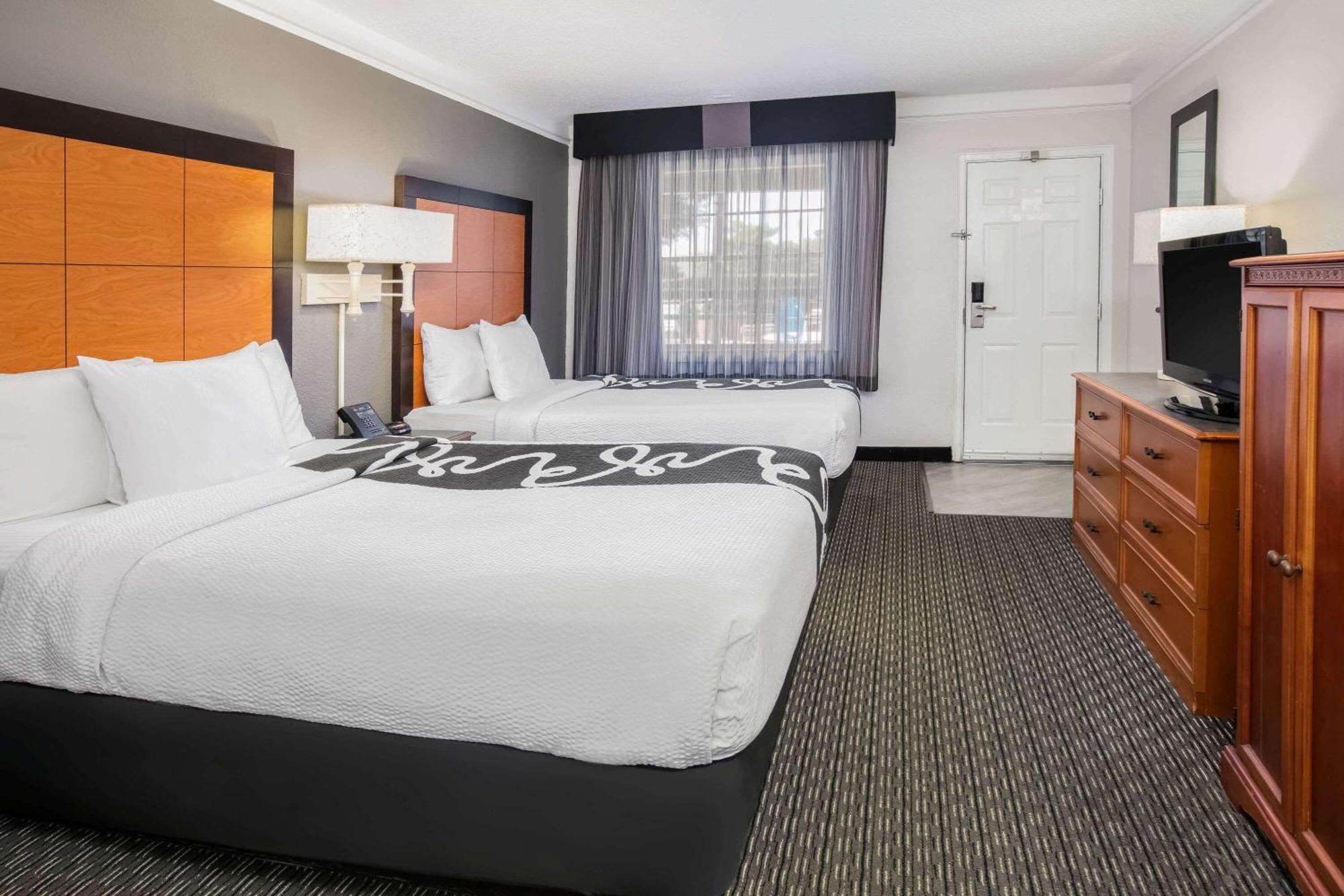 La Quinta Inn By Wyndham Dallas Uptown Room photo